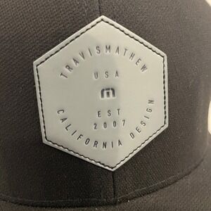 Travis Mathew FlexFit Hat‎ L-XL Black Hex Logo California Design Golf 2007